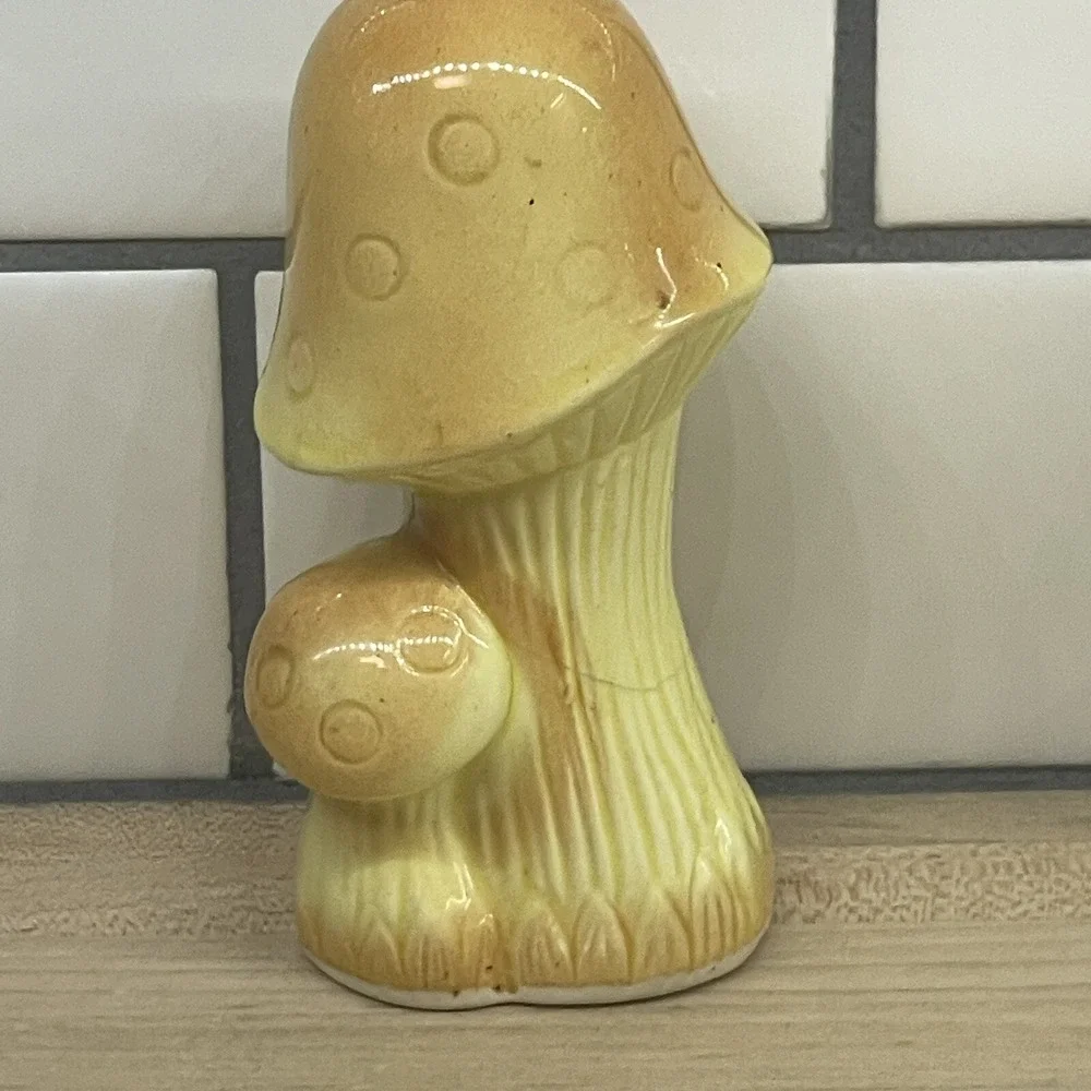 Vintage Mushroom Salt and‎ Pepper Shakers Made in Japan Yellow FLAWS 60s Yellow